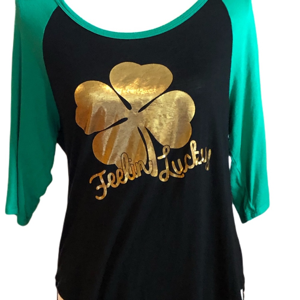 Raggs to Riches tee w/ clover, Feelin Lucky - Med